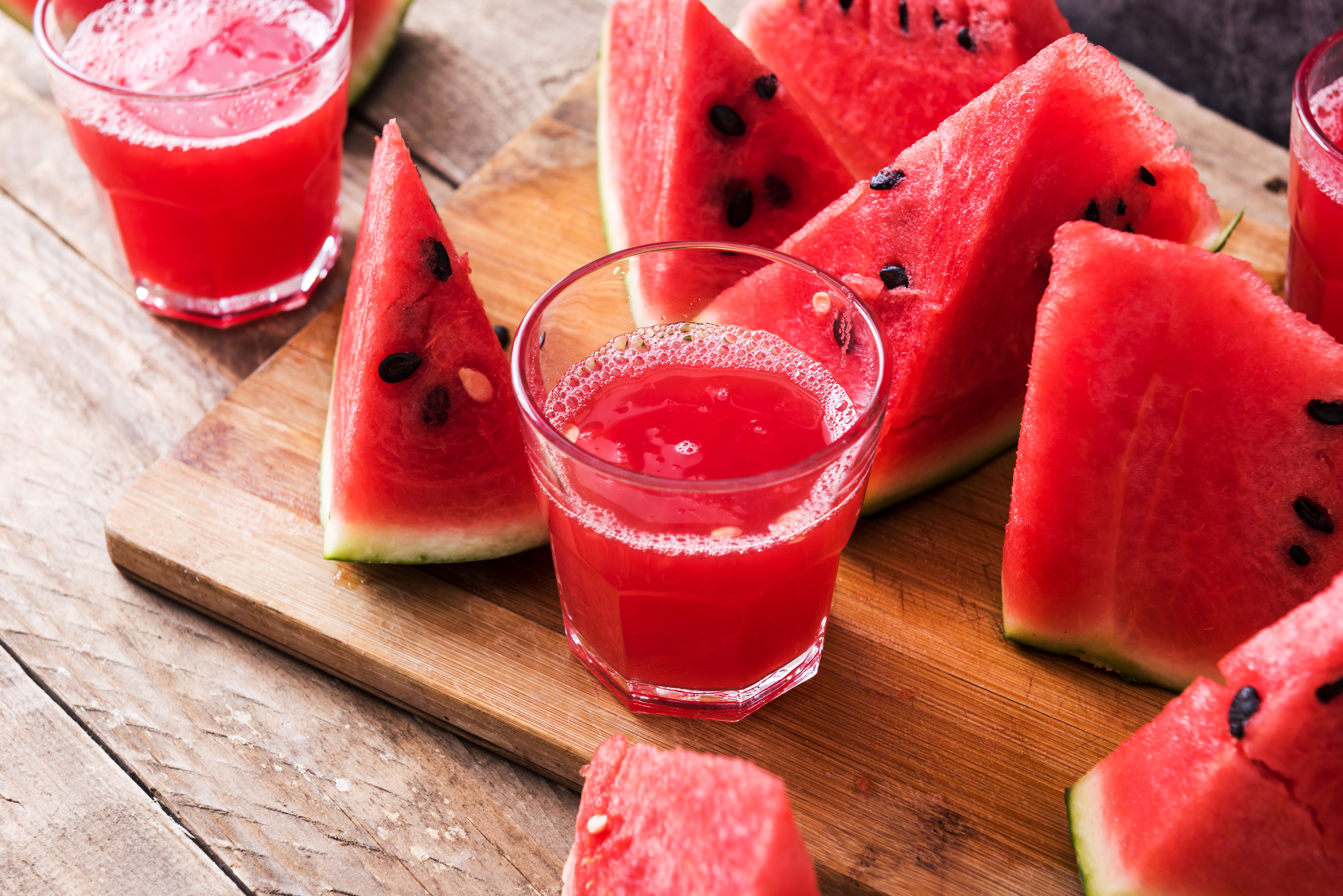 Fresh-Watermelon-Juice-Homemado-Fruit-Sices-1271653820-6381E52C8A634888888B0F964D43886DA